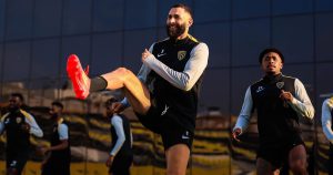 شاهد.. الهلال يدك شباك العروبة بخماسية ويقفز للصدارة