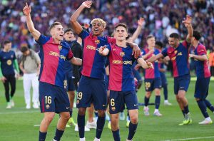 جيرارد مارتن يحسم مستقبله مع برشلونة