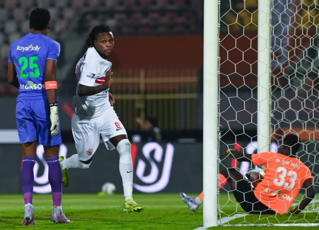 الزمالك يهزم فاركو ويعتلي صدارة الدوري المصري