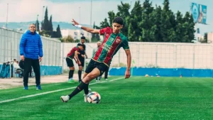 خليل العياري ينتقل من الملعب التونسي إلى باريس سان جيرمان