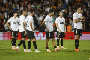 أوفييدو يقلب الطاولة على فالنسيا ويحقق فوزًا قاتلًا