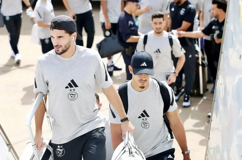 بعثة المنتخب الجزائري تحل بالدار البيضاء استعدادًا لمواجهة غينيا