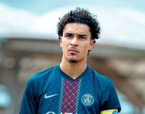إنريكي يستدعي المغربي يانيس خافي لتعزيز باريس سان جيرمان أمام أوكسير