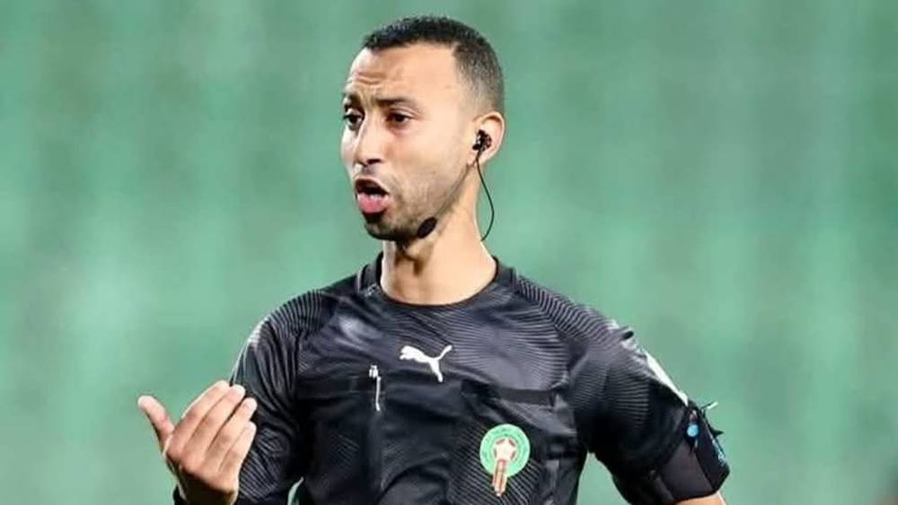 بسبب الأحطاء.. توقيف حكم كلاسيكو الرجاء والجيش لمباراتين وحكم الفار لـ3 مباريات