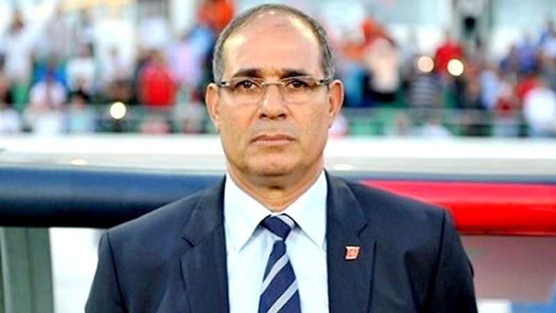 بادو الزاكي يتعرض لوعكة صحية بمطار محمد الخامس