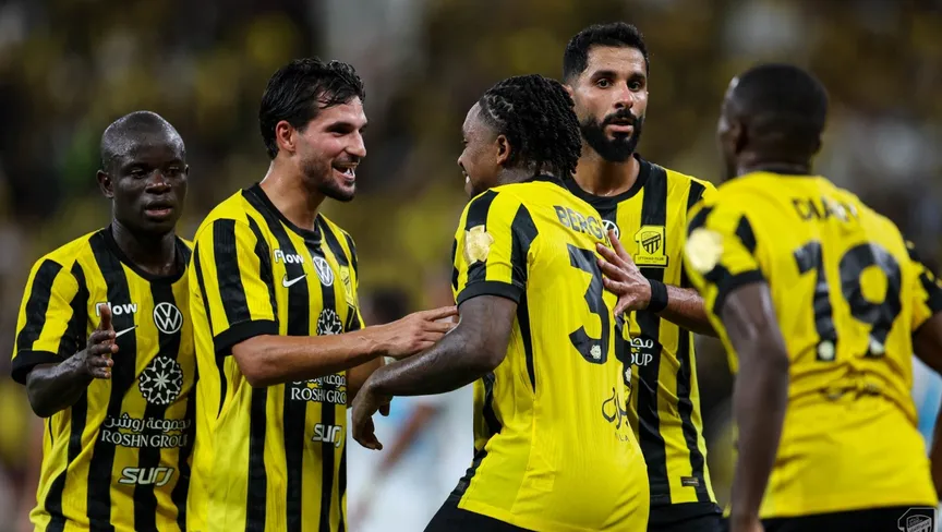 الاتحاد يكتسح الفتح في دوري روشن السعودي