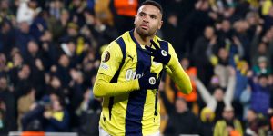 النصيري يتعرف على مدربه الجديد في فنربخشة