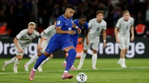 فرنسا تفوز بصعوبة على أيسلندا في تصفيات كأس العالم