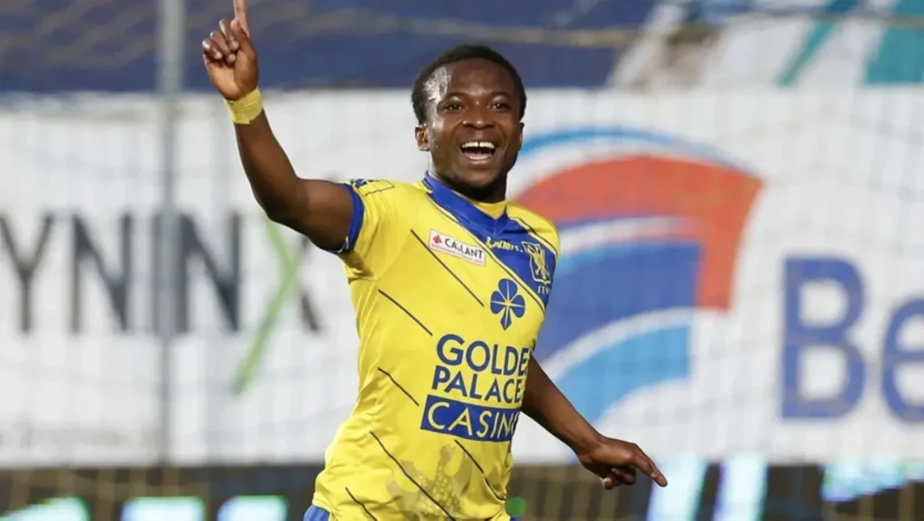 لاعب معرض للشلل بسبب كسر في العنق