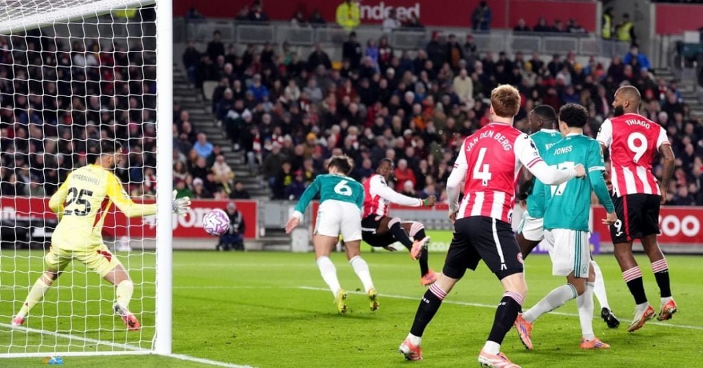 ليفربول يتعرض لخسارة جديدة أمام برينتفورد في الدوري الإنجليزي ليفربول يتعرض لخسارة جديدة أمام برينتفورد في الدوري الإنجليزي