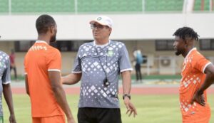 الزاكي يقود منتخب النيجر للفوز على زامبيا ويقربه من خوض ملحق المونديال