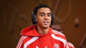 موسيالا يعود إلى تدريبات بايرن ميونيخ بعد غياب طويل موسيالا يعود إلى تدريبات بايرن ميونيخ بعد غياب طويل