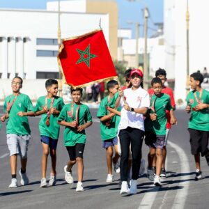 فاطمة الزهراء كردادي حاملة العلم الوطني في المرحلة 6 من” سباق التناوب الرمزي المسيرة الخضراء”