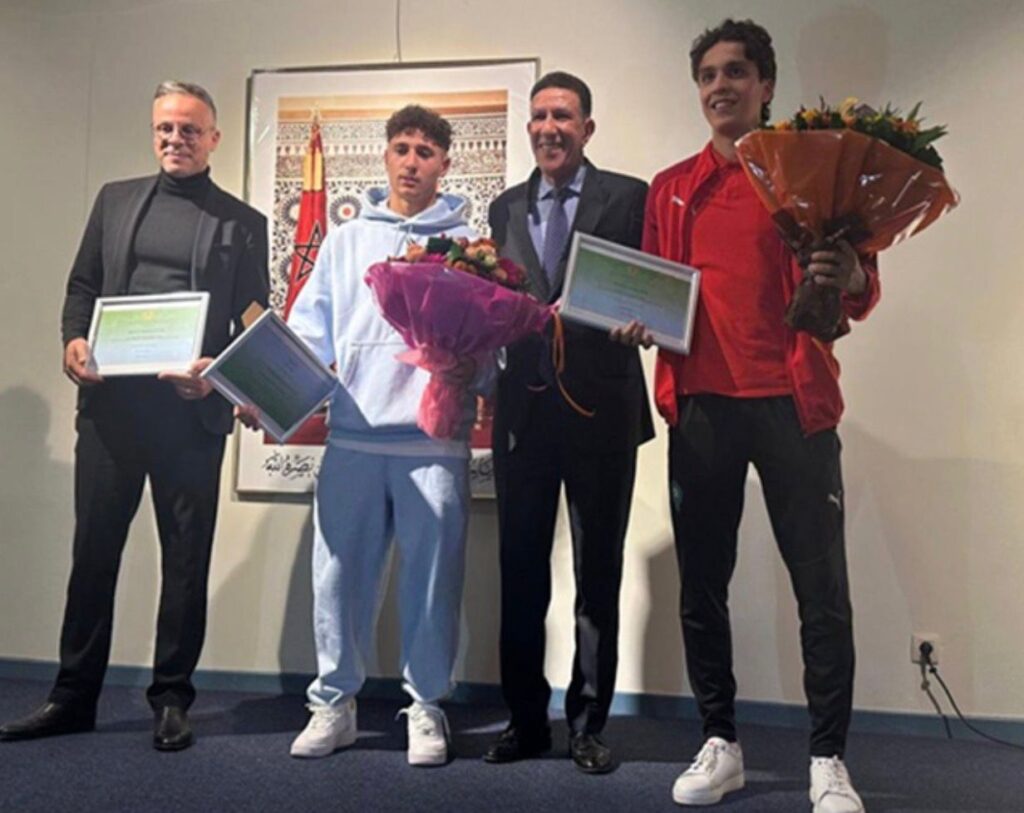 القنصلية المغربية في بروكسيل تُكرم نجمي منتخب الشباب بعد التتويج بلقب المونديال القنصلية المغربية في بروكسيل تُكرم نجمي منتخب الشباب بعد التتويج بلقب المونديال