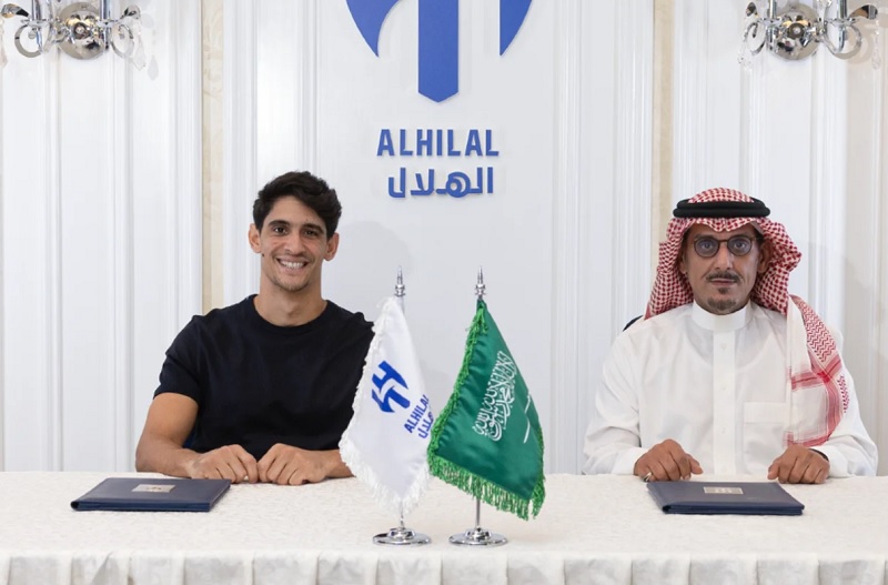 بونو بعد تجديد عقده مع الهلال: أسعى لإسعاد الجماهير وتقديم أفضل ما لدي