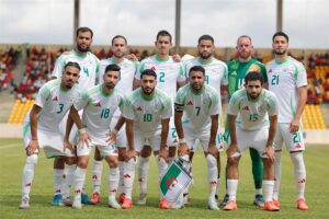 لاعبان يغادران معسكر المنتخب الجزائري قبل مواجهة أوغندا
