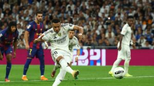 ريال مدريد يفوز على برشلونة ويواصل صدارة الليغا ريال مدريد يفوز على برشلونة ويواصل صدارة الليغا