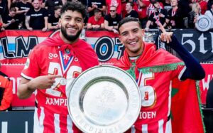 الصيباري والدريوش يقودان آيندهوفن لفوز كاسح أمام نابولي في دوري الأبطال