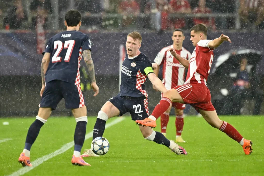 هدف في الوقت بدل الضائع يصدم أولمبياكوس أمام أيندهوفن