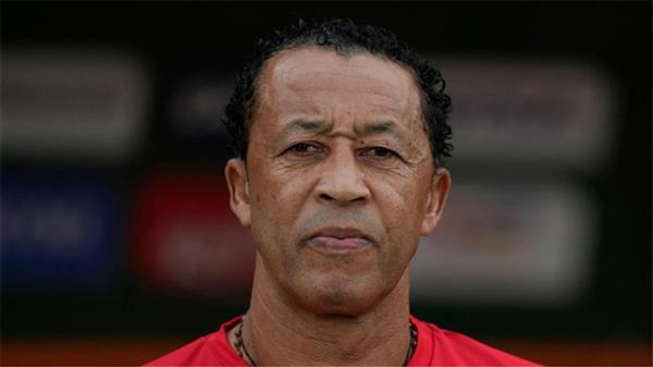 حفل جوائز الكاف .. بوبيستا يفوز بجائزة أفضل مدرب على حساب وهبي والركراكي!