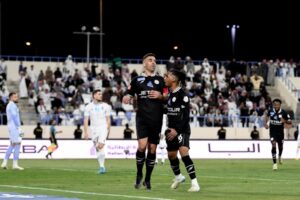 حمد الله يمنح الشباب هدف التقدم لقاء الأخدود