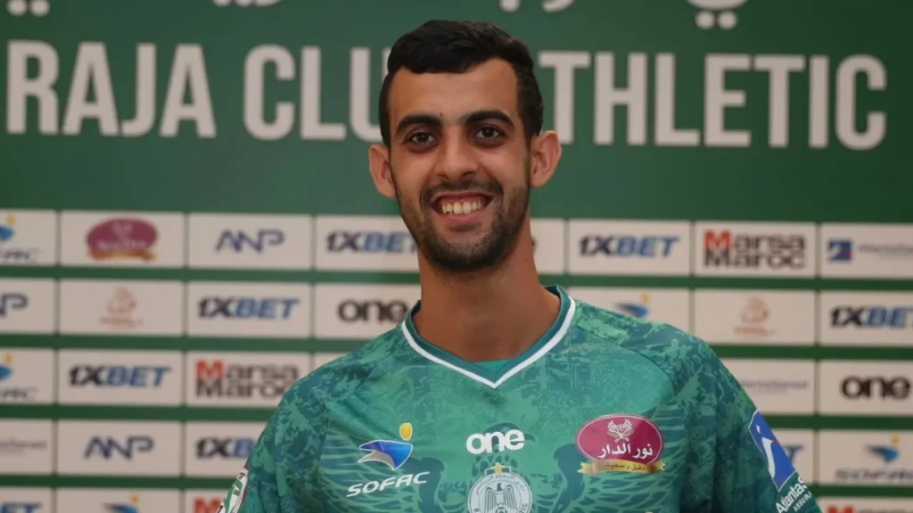 بلعمري يشترط مبلغا كبيرا لتجديد عقده مع الرجاء الرياضي