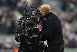 غوارديولا يشعر بالحرج بعد تصرفه تجاه مصور ويعتذر: “ارتكبت خطأ فادحاً”