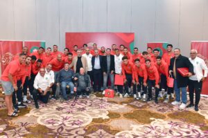 تكريم روّاد كرة القدم المغربية: لقاء يجمع أسود الأطلس باللاعبين الدوليين السابقين