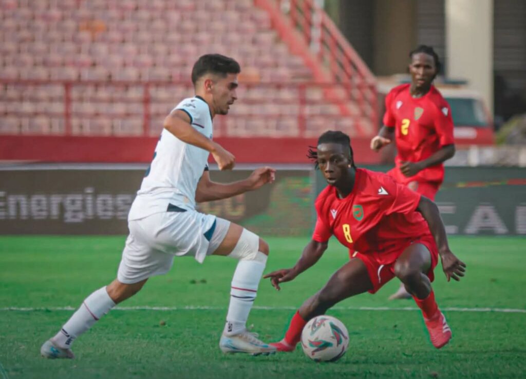 أولمبيك آسفي يبدأ رحلة المجموعات بانتصار تاريخي على دجوليبا في باماكو