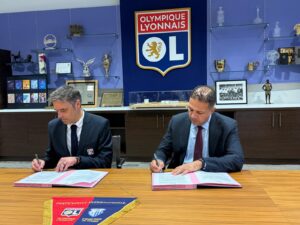 إمضاء اتفاق شراكة في مجال التكوين بين فريقي اتحاد طنجة وأولمبيك ليون