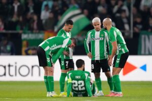 فوز ثمين لبيتيس على أوتريخت وقلق مغربي بعد إصابتي أمرابط والكرواني