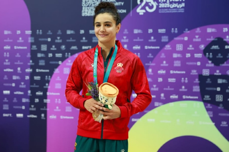 البارودي تمنح المغرب ذهبية السباحة في ألعاب التضامن الإسلامي