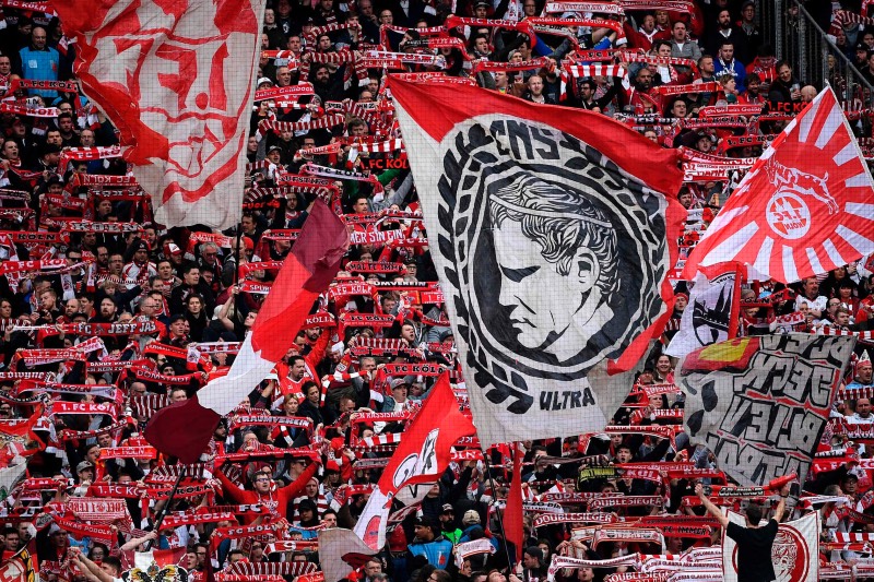 احتجاجات صامتة في ملاعب ألمانيا رفضًا لخطط تشديد دخول الجماهير