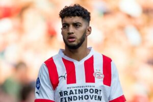 وسط منافسة أوروبية قوية.. وست هام يراقب الدولي المغربي إسماعيل الصيباري