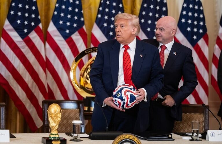 إنفانتينو يواجه اتهامات بإنتهاك لوائح الفيفا بسبب ترامب