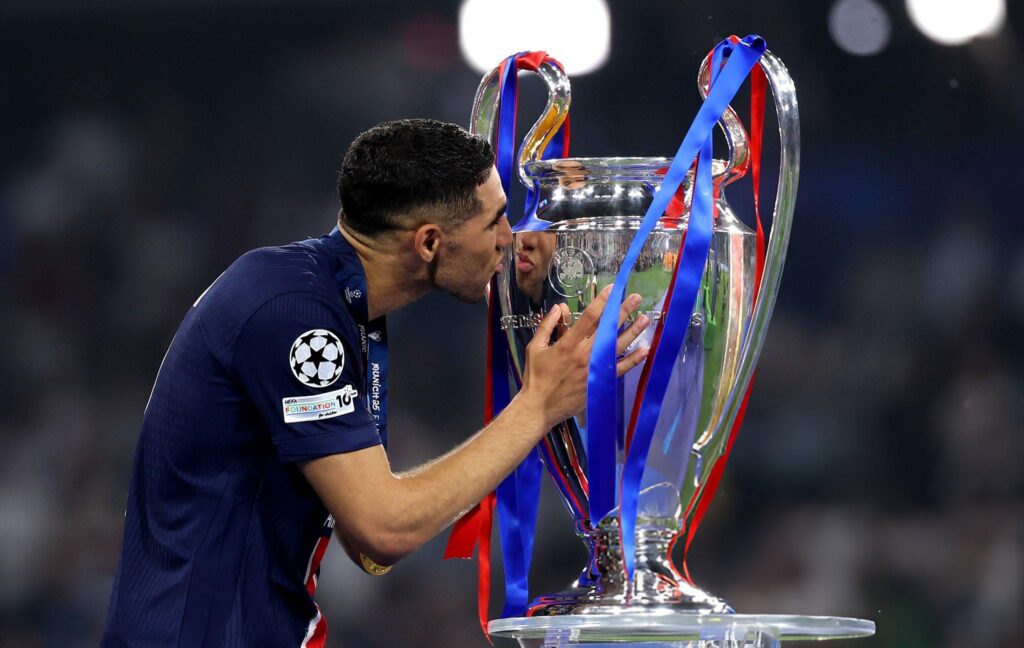 فيفبرو يعلن التشكيلة المثالية لعام 2025.. حضور حكيمي وغياب صلاح