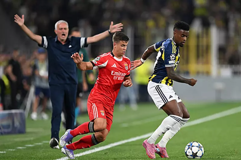 صدمة في بنفيكا.. موهبة نرويجية في قلب فضيحة “فيديو غير قانوني”(صورة)