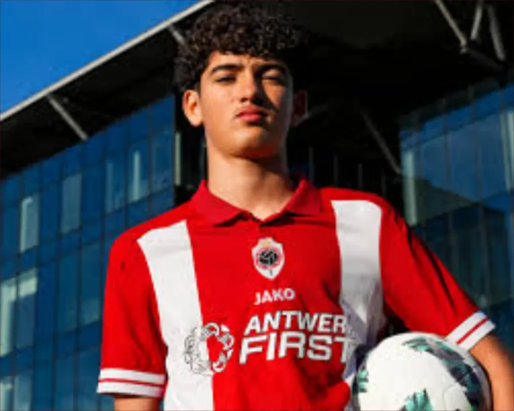 قرار مفاجئ يهز الأوساط الكروية البلجيكية.. نجم يختار اللعب للمغرب