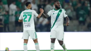 الأهلي يتأهل إلى نصف نهائي كأس خادم الحرمين بعد فوز مثير