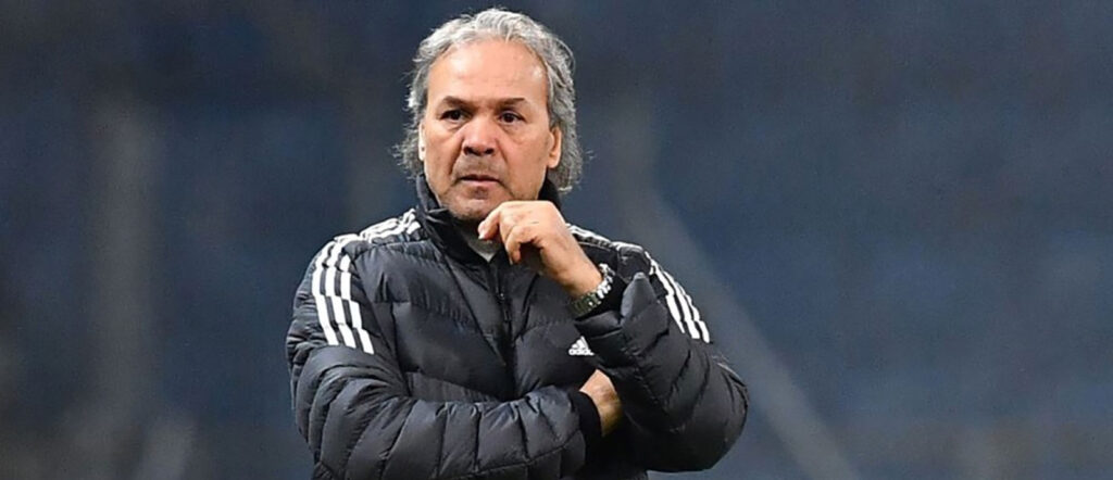 الأسطورة رابح ماجر يهنئ ياسين بونو ويبارك له التتويج بالقفاز الذهبي الإفريقي(صورة)