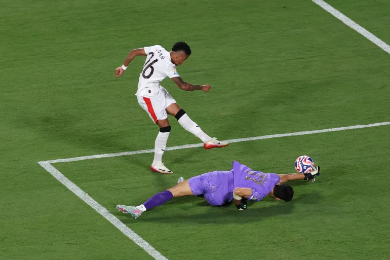 بونو.. أفضل حارس في إفريقيا خلال حفل الكاف بالرباط