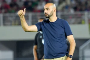 الركراكي يتابع مباراة المنتخب المغربي لأقل من 17 سنة أمام اليابان