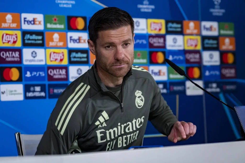 إدارة ريال مدريد ترفض طلب تشابي ألونسو بالتعاقدات