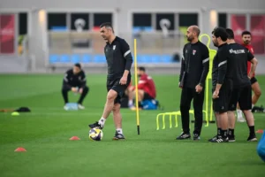 مدرب فلسطين:كل تكتيك أتعلمه من مكالمات والدتي في خيمة بغزة