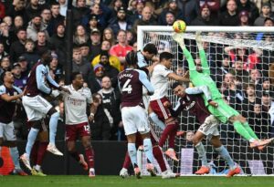 هدف قاتل يمنح أستون فيلا فوزًا مثيرًا على أرسنال