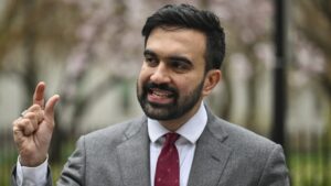 عمدة نيويورك يشيد بالمغرب ومصر ويتوقع لـ"أوغندا"