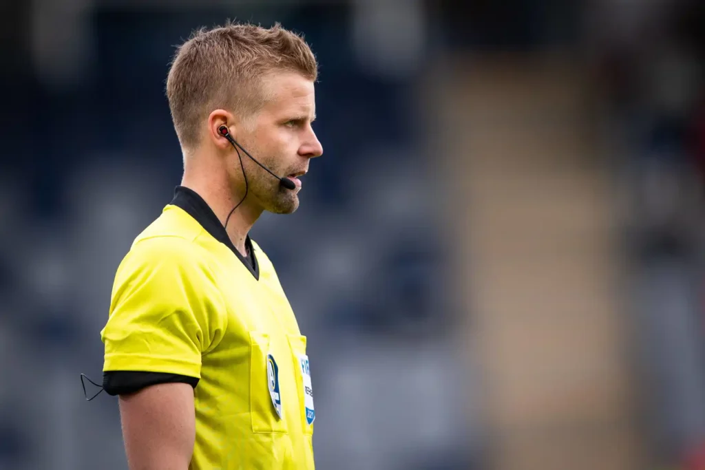 الحكم السويدي يعتذر رسميًا عن أخطاء مباراة المغرب والأردن