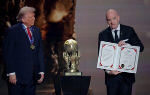 الفيفا يمنح ترامب جائزة السلام في النسخة الأولى ويثير الجدل