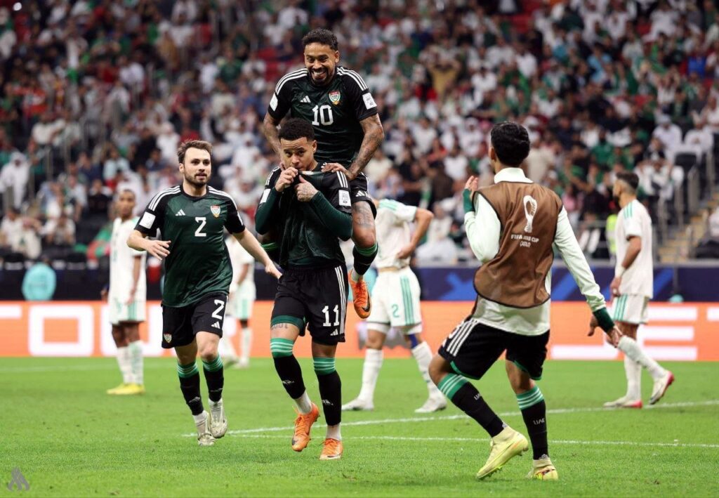الإمارات تهزم الجزائر وتتأهل لنصف نهائي كأس العرب