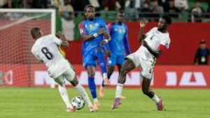 لاعب كونغولي يعلن تلقيه تهديدًا من حكم مباراة الكونغو وبنين